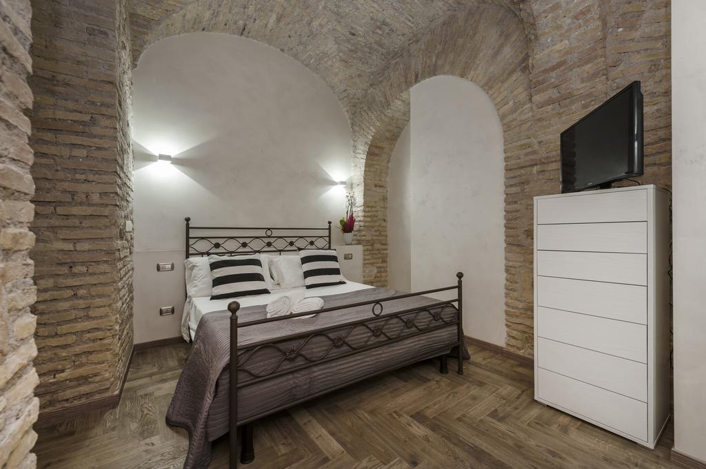 White Flat Rione Monti * Rome